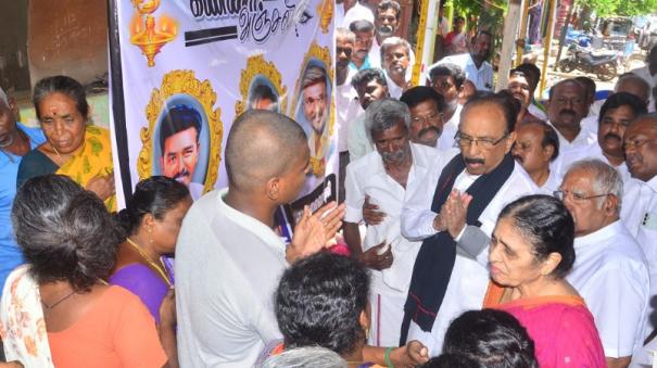 vaiko-visited-houses-of-mdmk-officials-who-died-on-accident-near-madurai-and-offered-condolences