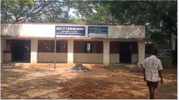 anti-social-elements-broked-the-flagpole-near-villupuram