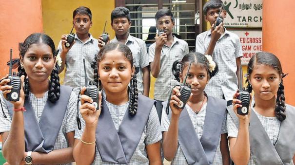 walkie-talkie-to-coordinate-students