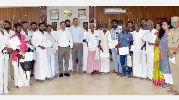 ramanathapuram-appreciation-ceremony-for-fishermen-who-rescued-rare-species-of-marine-life-from-their-nets