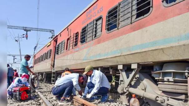 22-coaches-of-sabarmati-express-train-derailed-in-uttar-pradesh