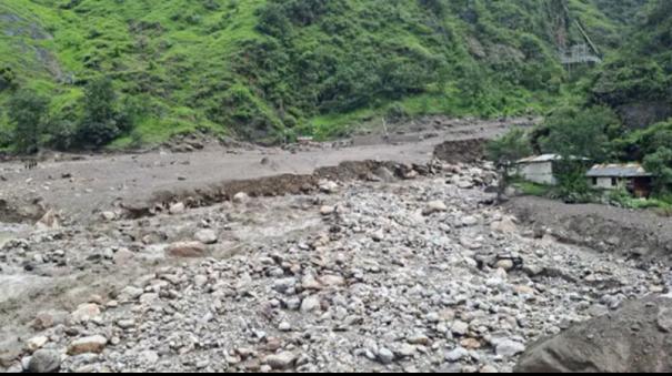 cloudburst-in-himachal-pradesh-s-rampur-road-washed-away