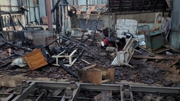 goods-worth-rs-10-lakh-were-damaged-in-a-fire-incident-in-tiruvarur