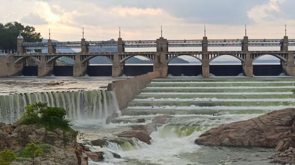 release-of-26-000-cubic-feet-of-water-in-cauvery-river