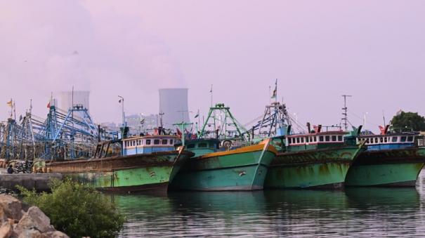 condemnation-of-increase-on-price-of-ice-barge-fishermen-on-tuticorin-did-not-go-to-sea-today