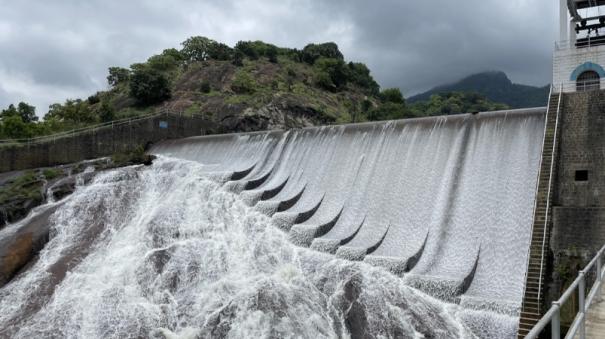 continuous-rain-on-kodaikanal-palani-varathamanathi-dam-overflowing-for-two-months