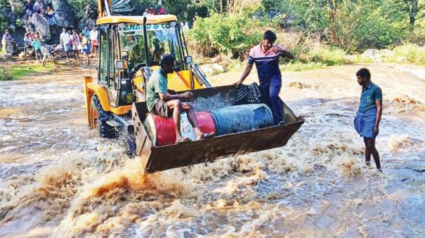 continual-heavy-rains-cause-flooding-in-forests-in-arur