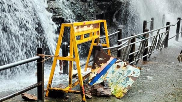 5-injured-on-rock-fall-at-courtalam-main-waterfall-tourists-banned-from-bathing