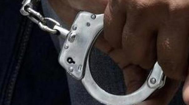 attempt-to-kidnap-youth-in-tirupur-6-including-3-policemen-arrested