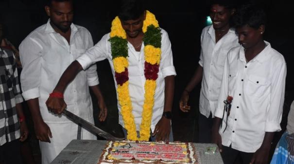 man-who-celebrated-his-birthday-by-cake-cutting-with-a-big-knife-was-arrested-near-natham