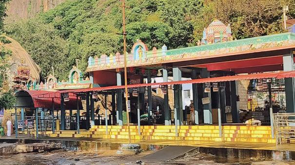 tourist-projects-stopped-with-notification-on-thirumoorthy-hills