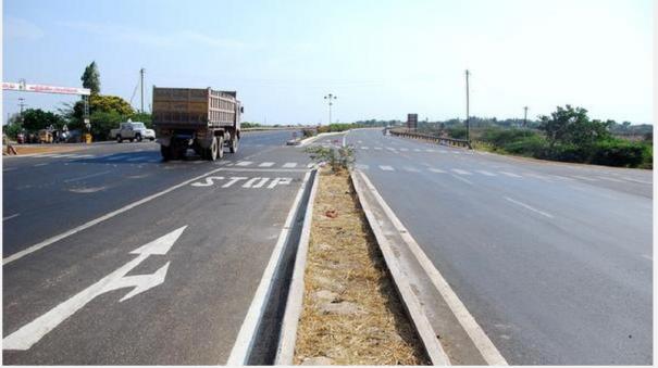 buffaloes-roaming-on-the-road-were-killed-by-vehicle