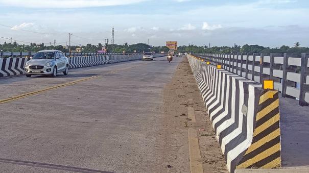 light-issue-in-thenpennai-river-new-bridge