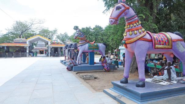 statue-in-the-form-of-rj-balaji-in-thennampakkam-ayyanar-temple