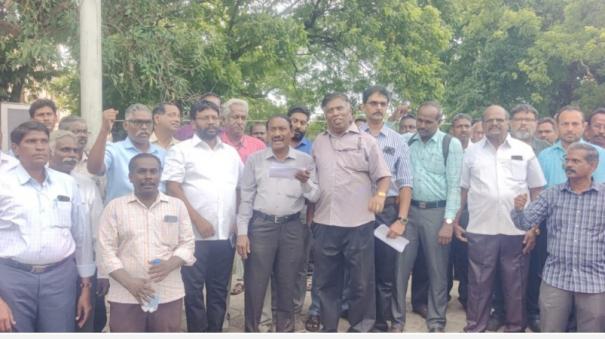 chidambaram-annamalai-university-teachers-union-protest