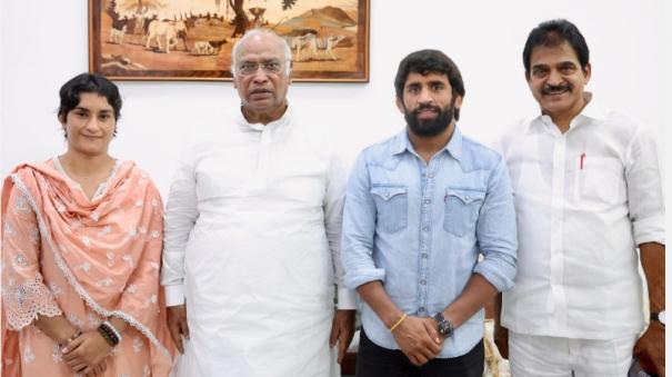 vinesh-phogat-bajrang-punia-join-congress-ahead-of-haryana-election