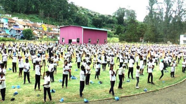 1200-people-on-coonoor-set-world-record-for-78-minutes-around-the-silambam