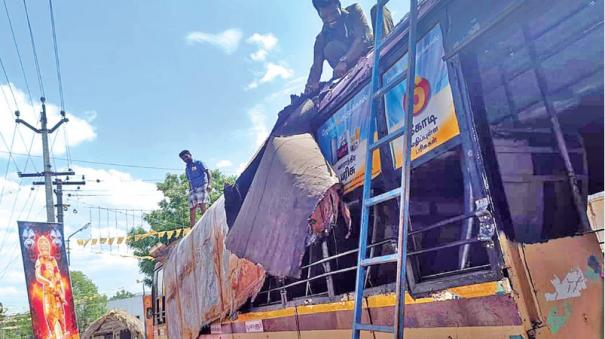 roof-of-a-government-bus-flew-away-in-trichy