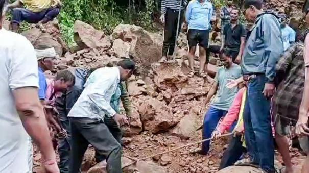 fort-wall-collapse-kills-seven-of-a-family-in-madhya-pradesh-datia