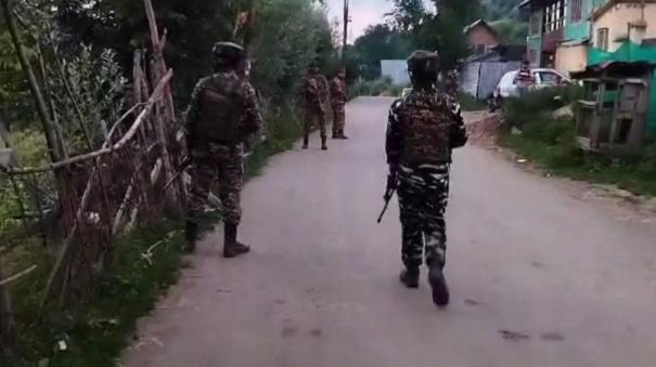 clashes-in-kashmir-5-militants-killed-2-soldiers-martyred