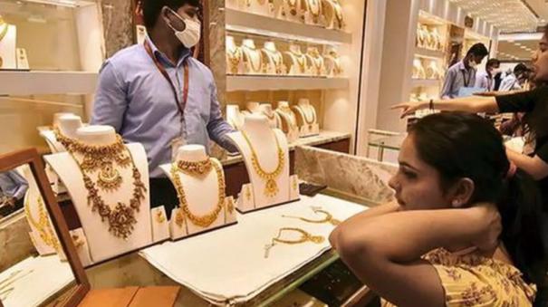 gold-rise-by-rs-320-per-pound