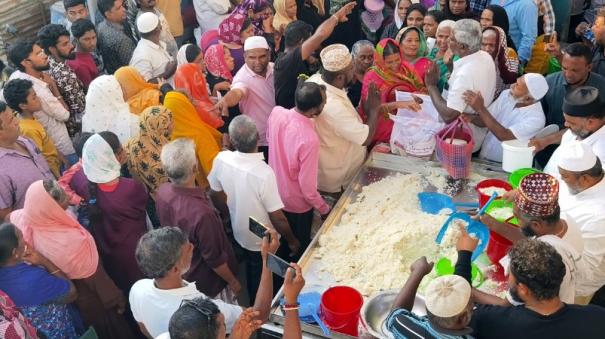 miladi-nabi-serving-biryani-to-thousands-of-people-on-coimbatore