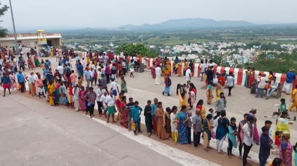 pilgrims-in-thiruttani-murugan-temple