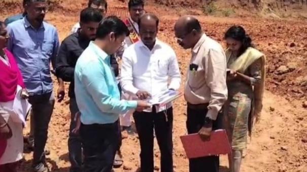 collector-inspects-soil-smuggling-near-alanthurai-coimbatore