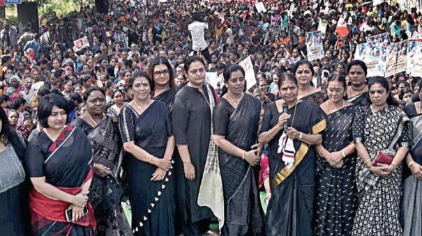 admk-women-wing-protest-in-chennai