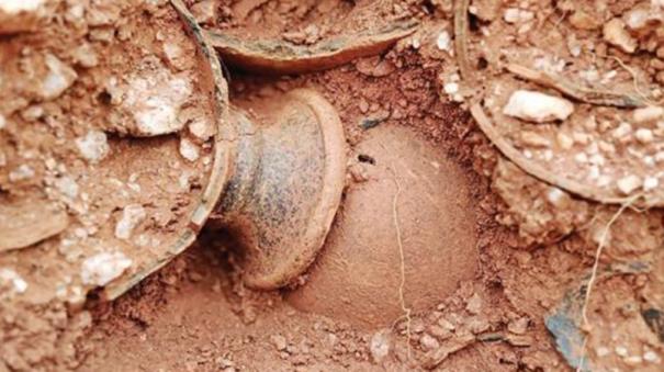 finding-old-peoples-jar-burial-in-konthagai