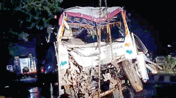 7-dies-in-van-accident-near-ulundhurpettai