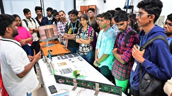 csir-center-institute-day-ceremony-students-interact-with-scientists