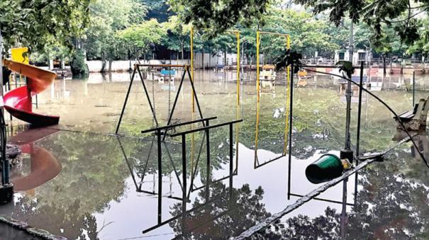 heavy-rain-lashed-chennai