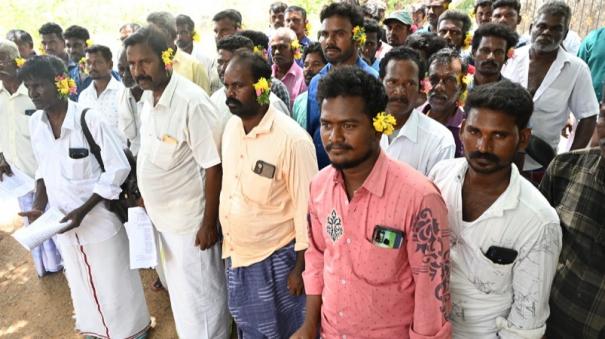 ramanathapuram-fishermen-protest-against-ban-caughting-fish-on-cylinder-suruku-madi-nets