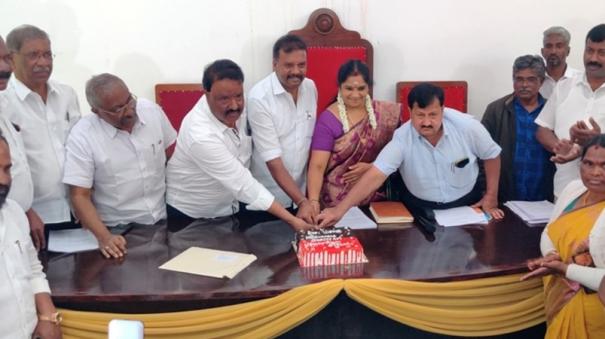 deputy-cm-udhayanidhi-cake-cutting-celebration-at-udhagai-municipality