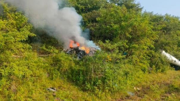 three-killed-as-helicopter-crashes-in-pune