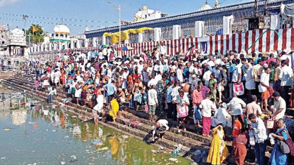 thousands-pay-homage-to-their-ancestors-in-veeraraghava-perumal-temple