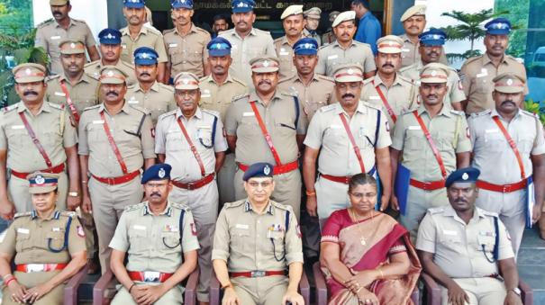 dgp-gave-gift-to-namakkal-police