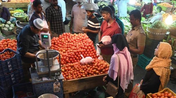 price-of-tomatoes-has-risen-sharply-selling-at-rs-90-per-kg-on-retail-markets