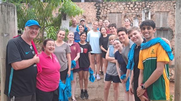 australian-students-celebrate-by-dancing-and-singing-with-madurai-students