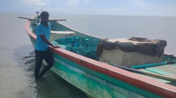 sri-lankans-cuts-and-damaged-fishing-nets-of-kodiyakarai-fishermen