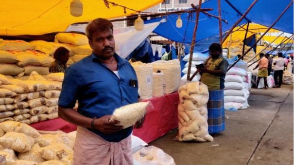 special-market-at-different-place-in-koyambedu-on-the-occasion-of-ayudha-poojai