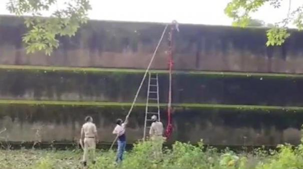 in-assam-prisonbreak-5-inmates-climb-20-foot-wall-using-lungis-blankets