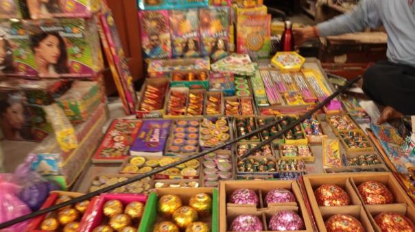 delhi-imposes-complete-ban-on-firecrackers-to-combat-air-pollution-in-winters