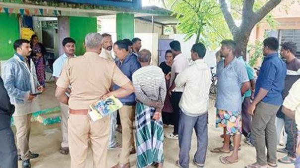 blockade-against-the-headmaster-in-tirupattur