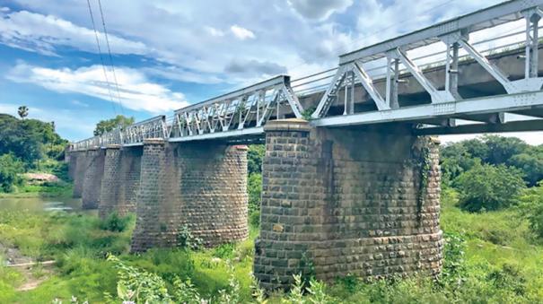 dangerous-travel-on-the-93-year-old-bridge-in-gopi