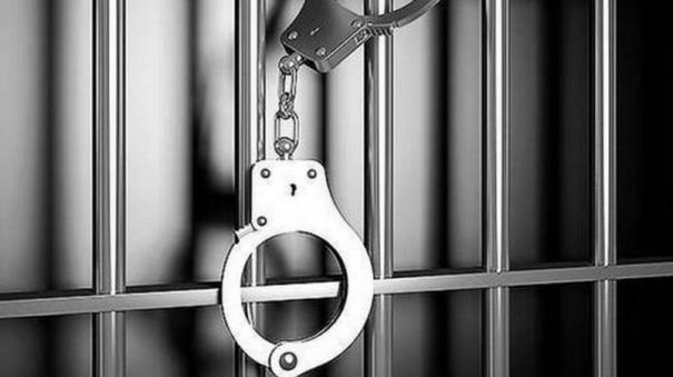 inspector-arrested-for-taking-bribe-in-district-education-office-for-private-schools-in-cuddalore