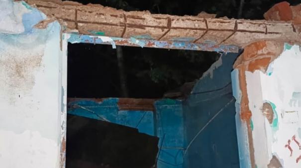 due-to-rain-house-collapses-and-woman-died-near-theni