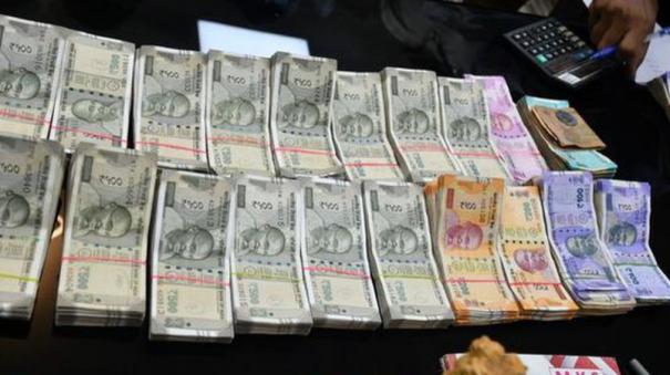 anti-corruption-department-raids-on-nelliyalam-municipality-confiscation-of-rs-3-37-lakh