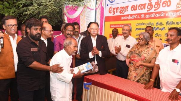 chief-justice-of-high-court-celebrated-diwali-with-destitute-elderly-in-madurai